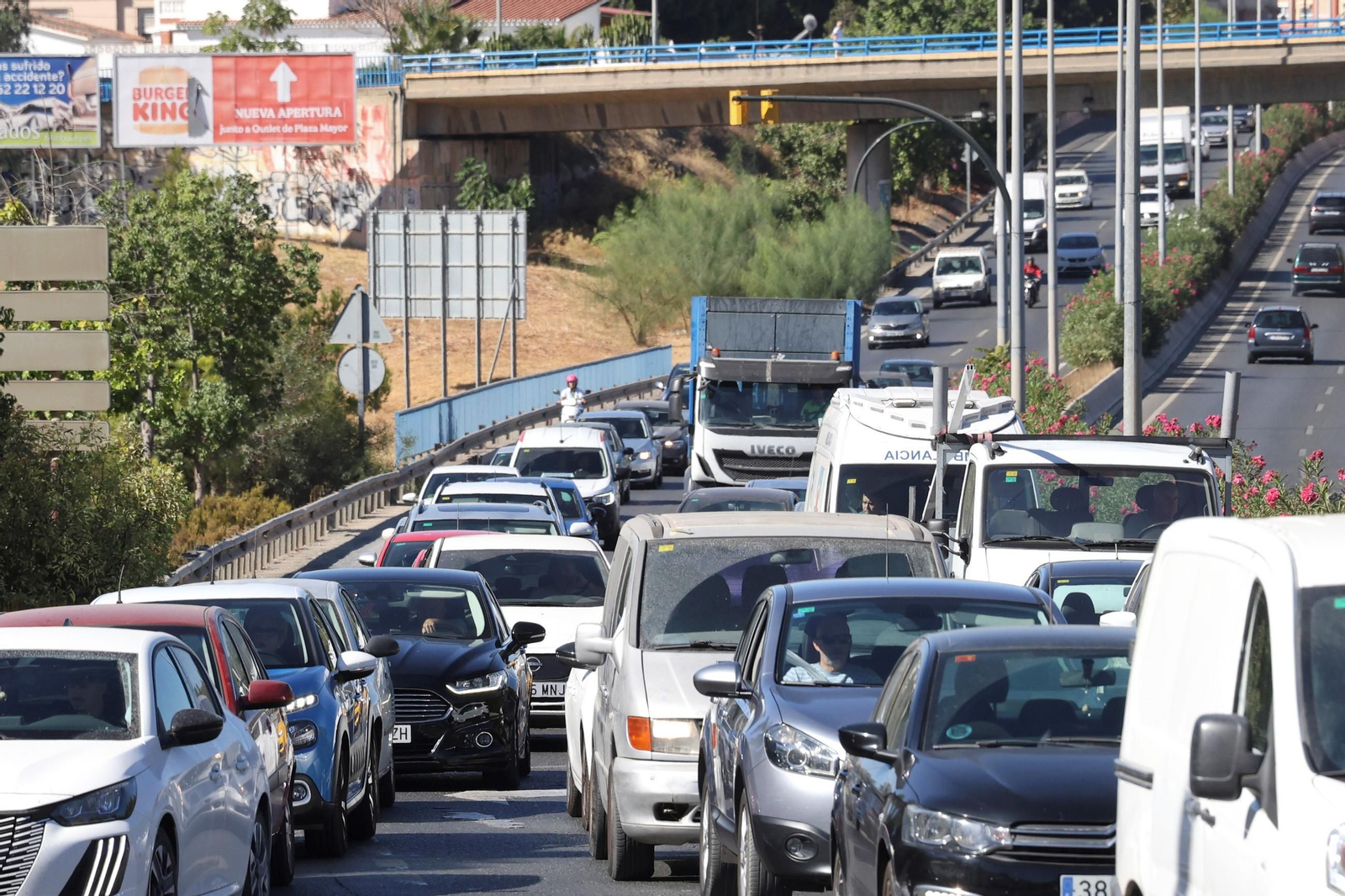 Tráfico en la avenida Valle Inclán de Málaga.