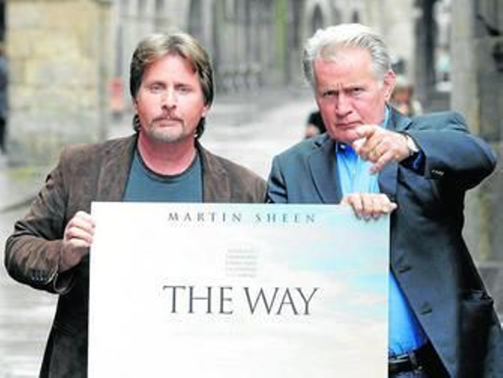 El actor estadounidense Emilio Estévez dirige a su padre Martin Sheen en 'The Way'.