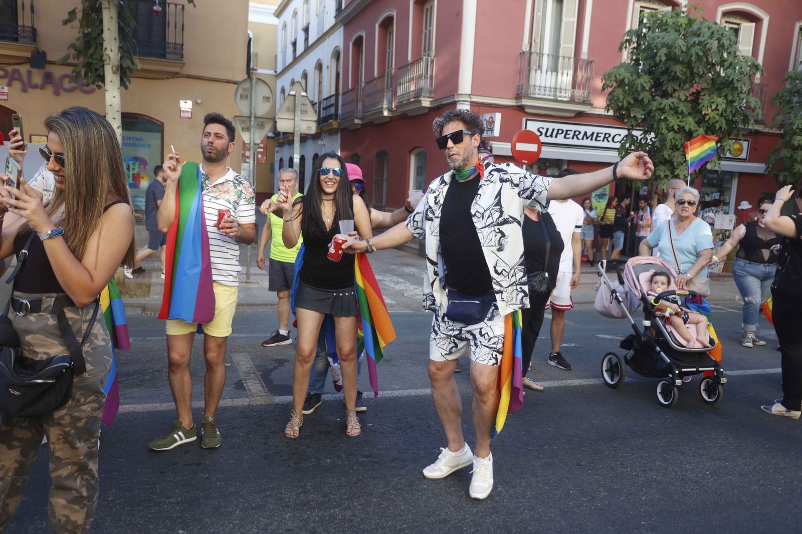 Las imágenes de la cabalgata del orgullo en Sevilla  2022