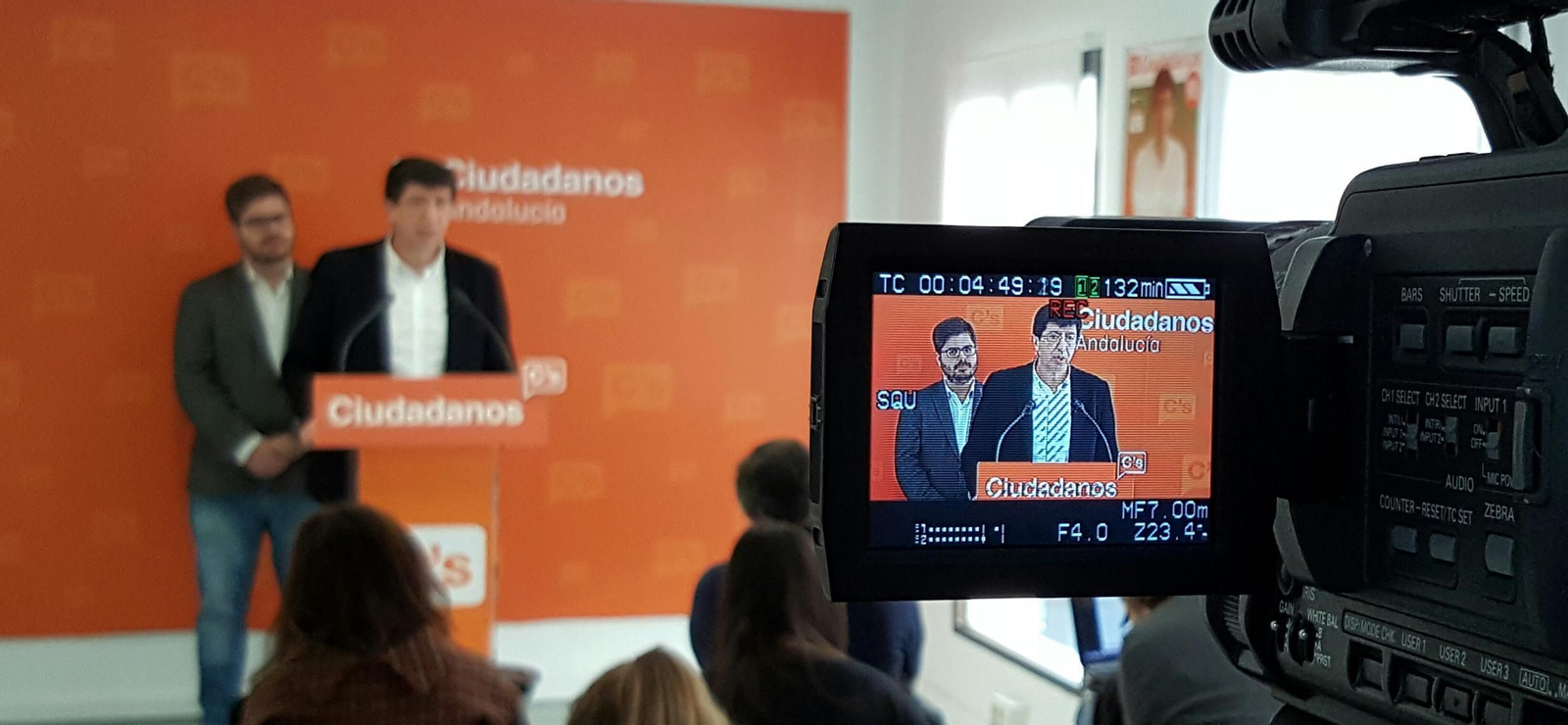 Marín en un acto público con Fran Hervías justo detrás