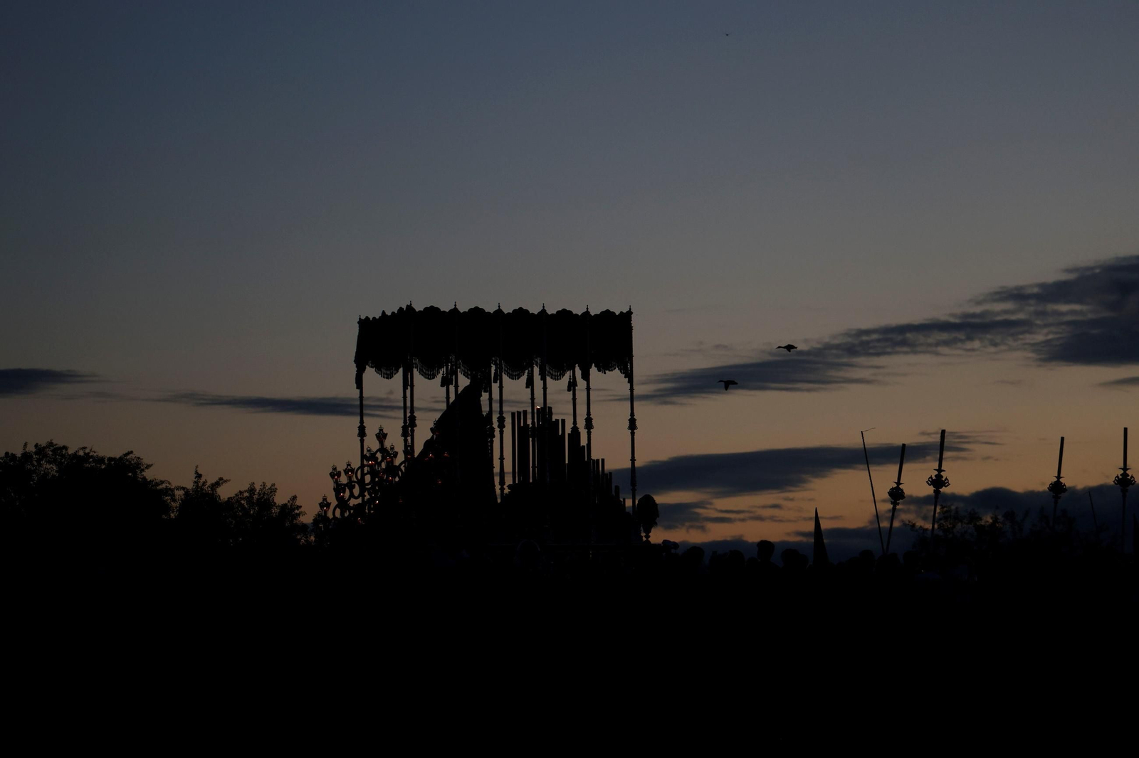 La procesión del Descendimiento en este Viernes Santo de Córdoba, en imágenes