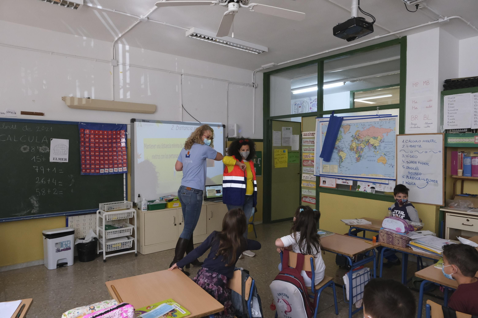 Enfermeras en las aulas para concienciar frente a la COVID-19