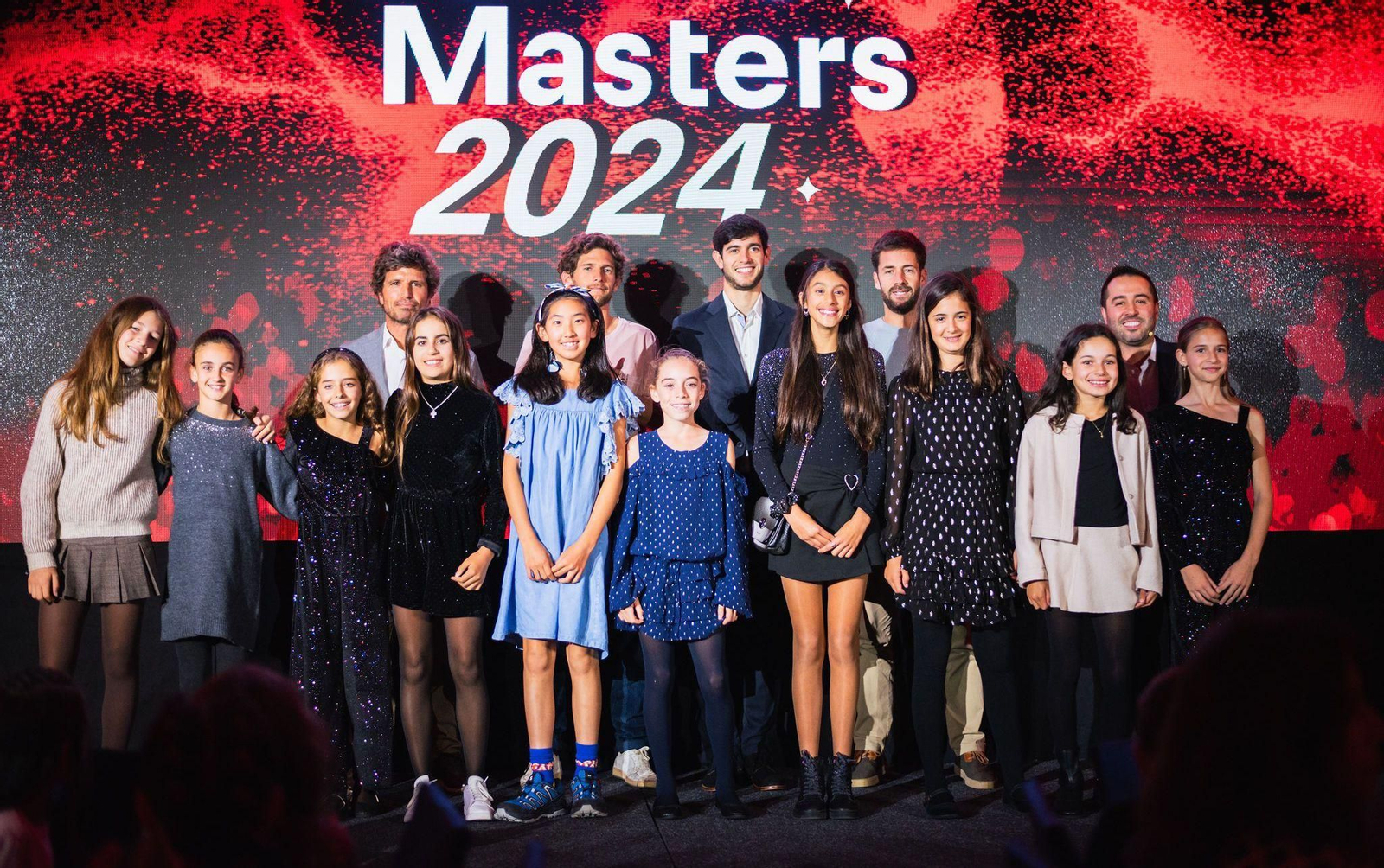 Paula Cuevas, en el centro con el resto de participantes del circuito femenino del Vanguard Stars.