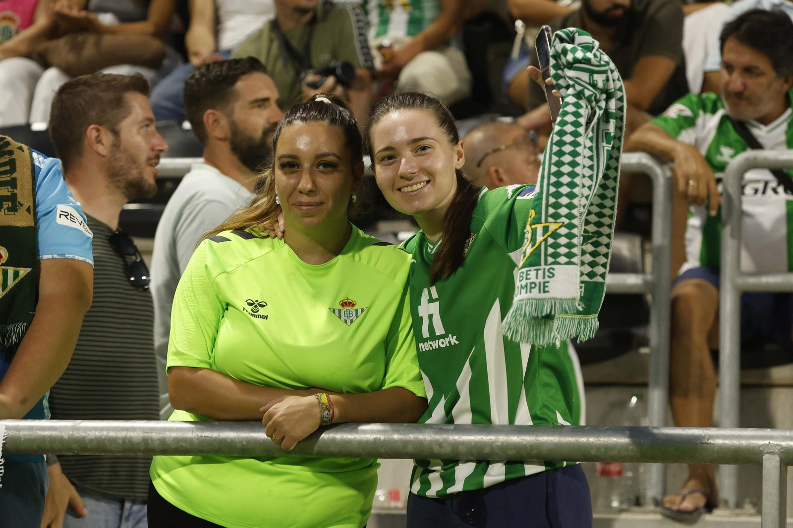 Las fotos del Betis-Como disputado en el Ciudad de La Línea (2-3)