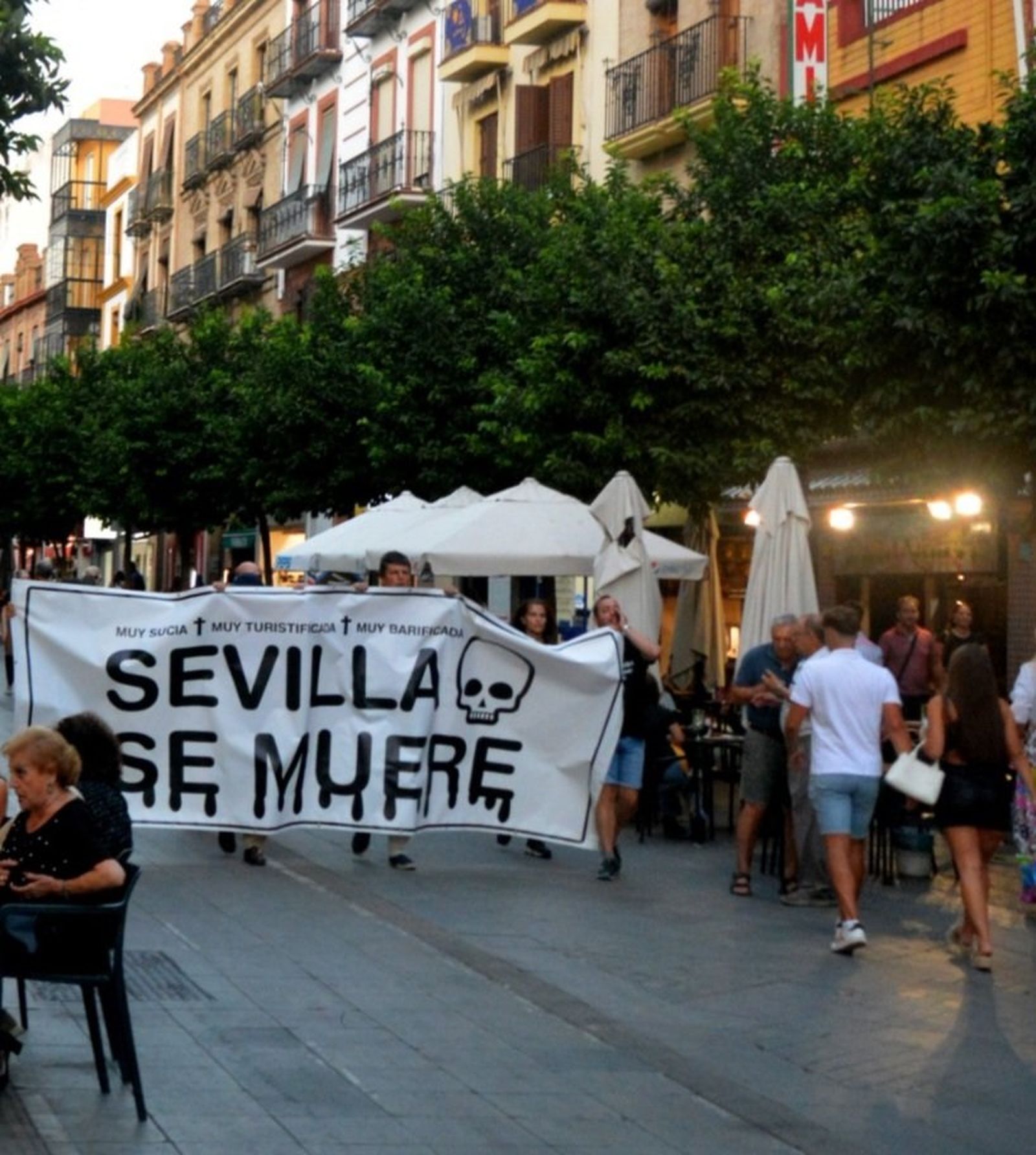 La protesta en la calle Mateos Gago.