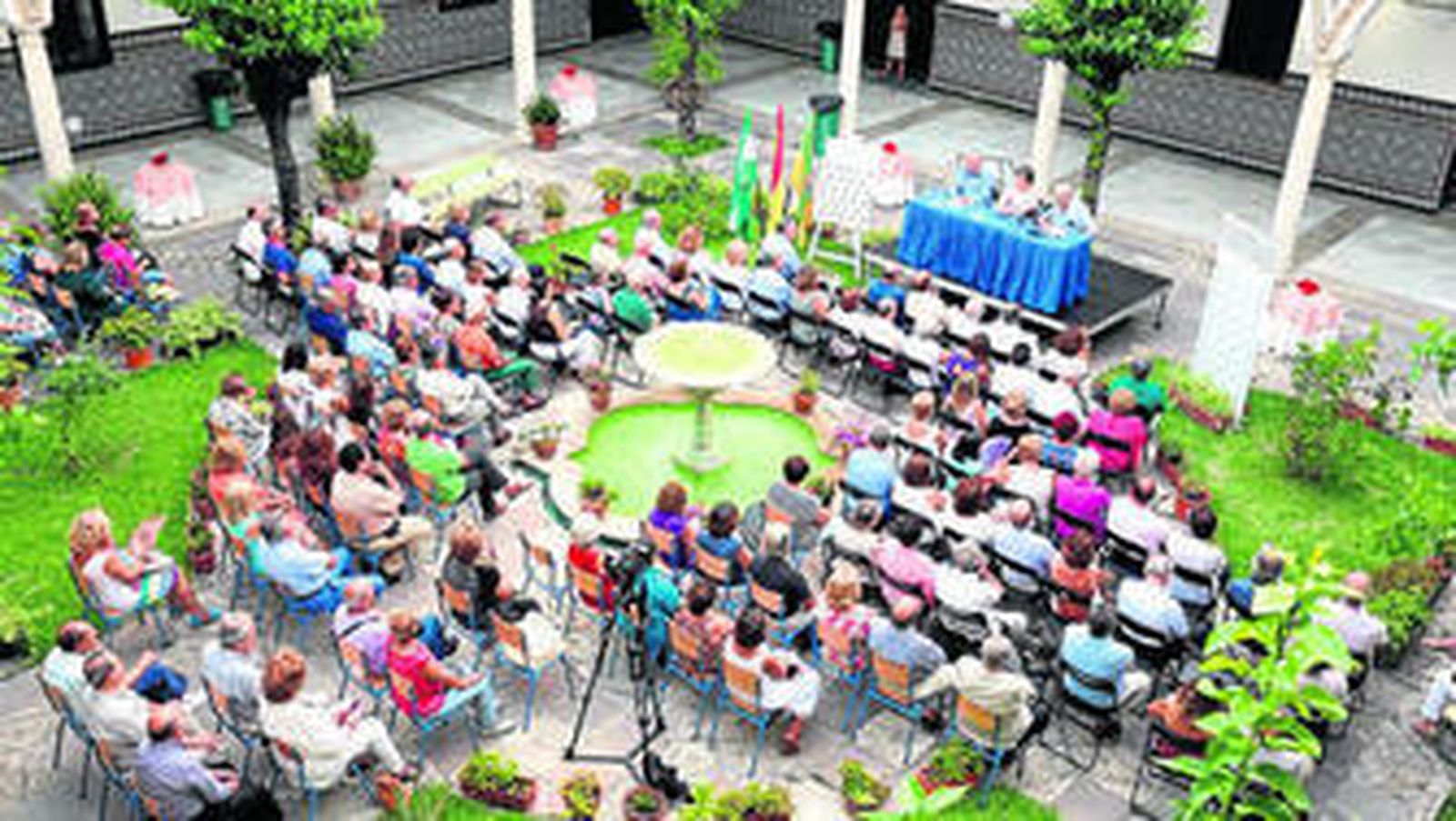 Una foto tomada desde unos de los balcones superiores donde se puede contemplar la gran afluencia de público.