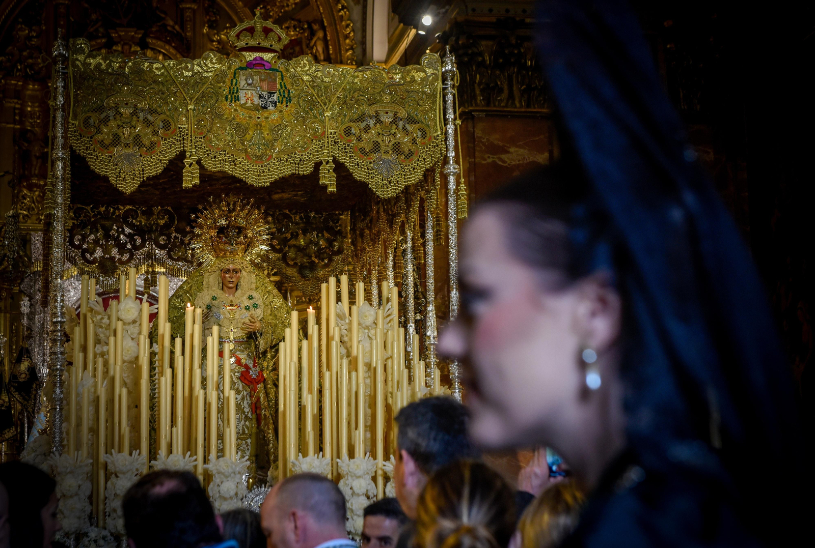 Las imágenes del ambiente en la Macarena y el Gran Poder el Jueves Santo en la Semana Santa de Sevilla 2024