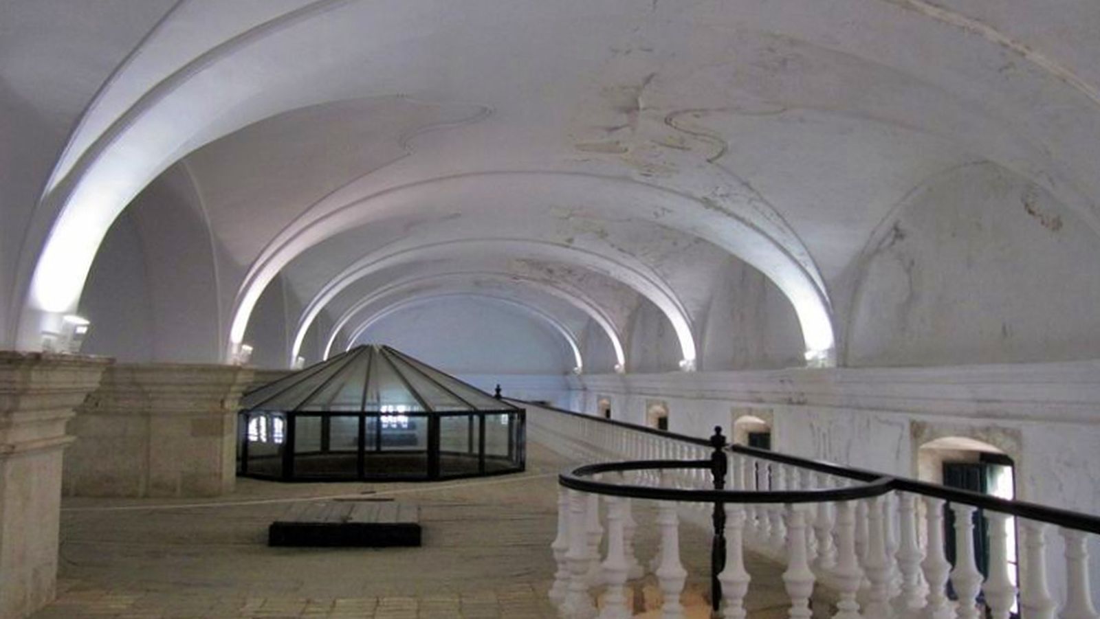 Detalle del interior abovedado de la Catedral del Aceite, en Puente del Obispo, un espacio singular que acoge conciertos y eventos culturales gracias a su acústica y dimensiones.