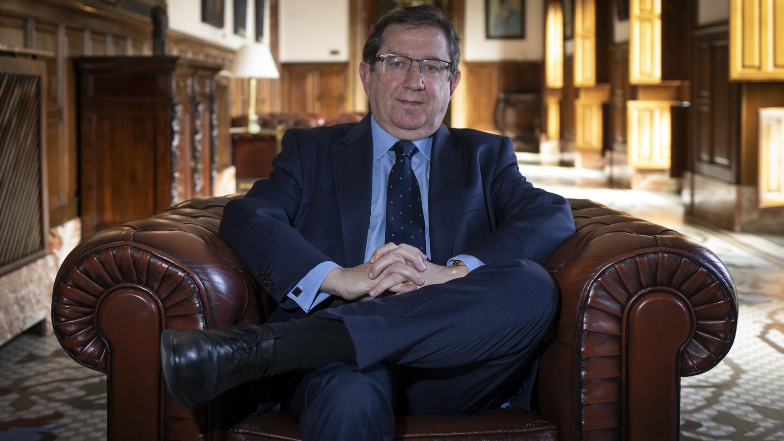 El concejal, en el pasillo de Alcaldía