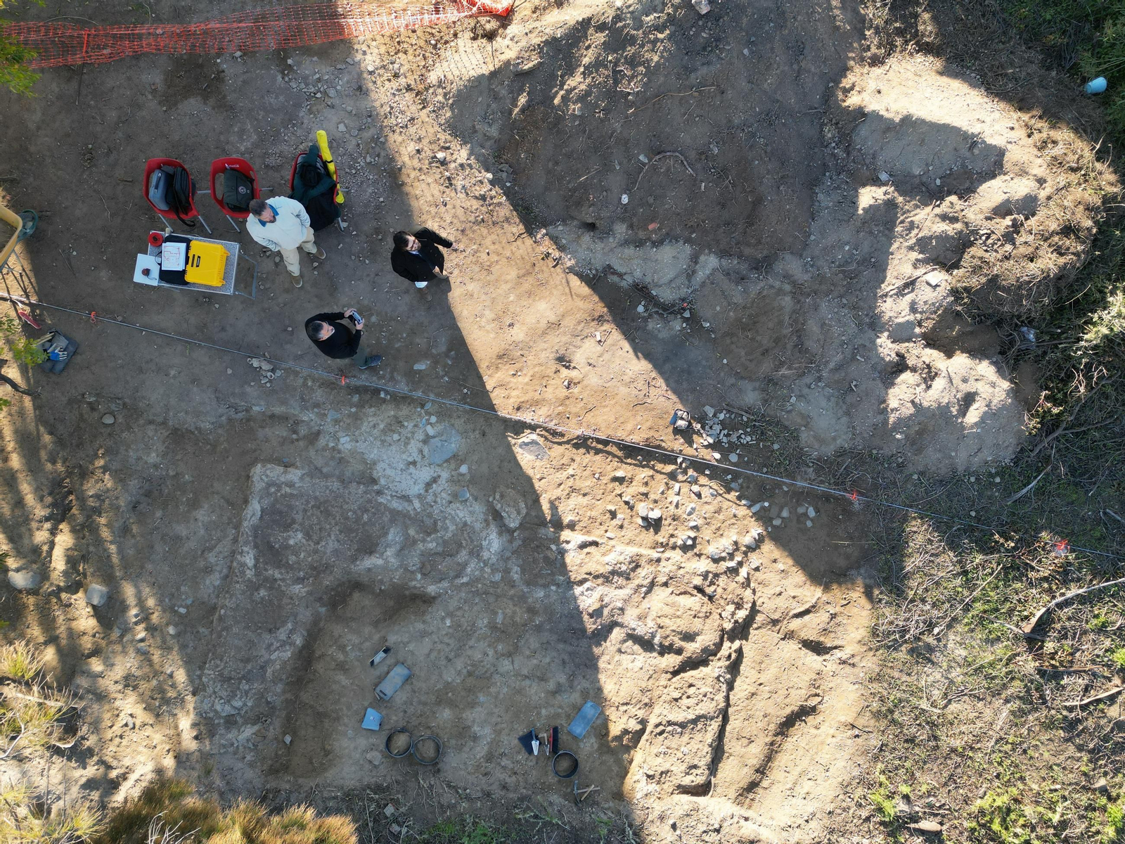 Vista cenital de los restos de un posible torreón y muralla del antiguo castillo de Huelva en el cabezo de San Pedro.