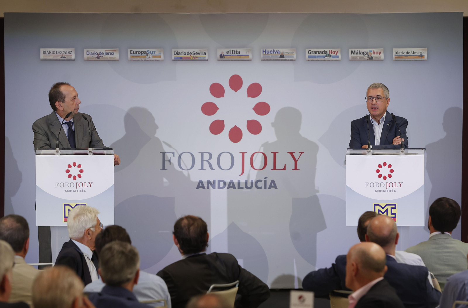 Imágenes de los asistentes al Foro Joly con Hugo Morán