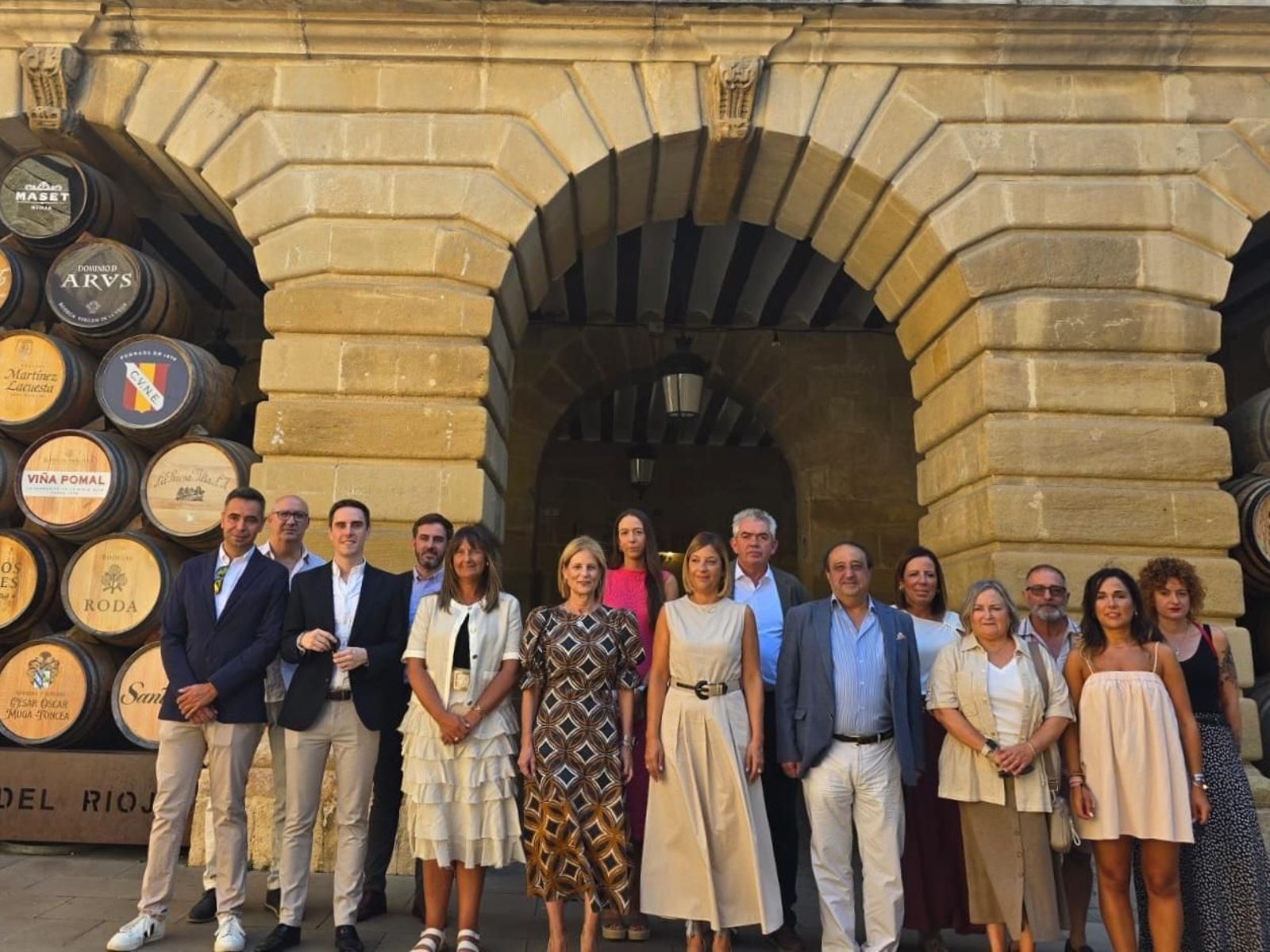 La comitiva jerezana, en el Ayuntamiento de Haro.