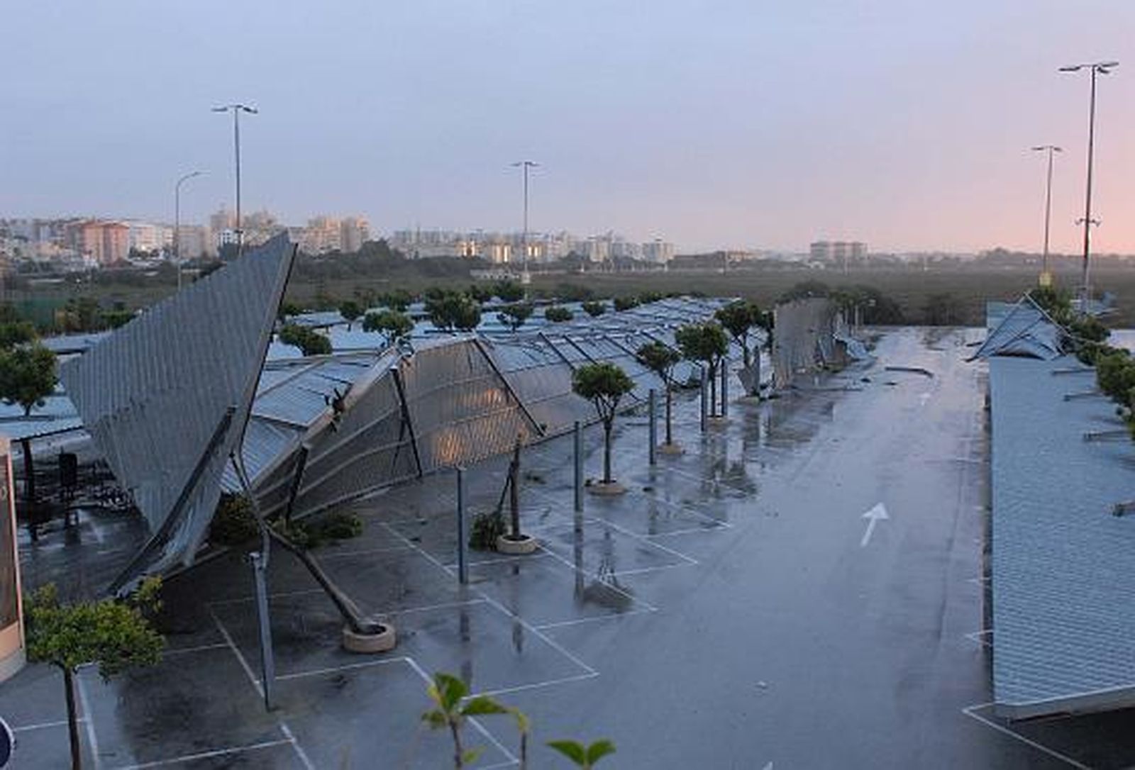 La lluvia y el viento causan múltiples destrozos en varias localidades de la provincia. 

Foto: Elías Pimentel