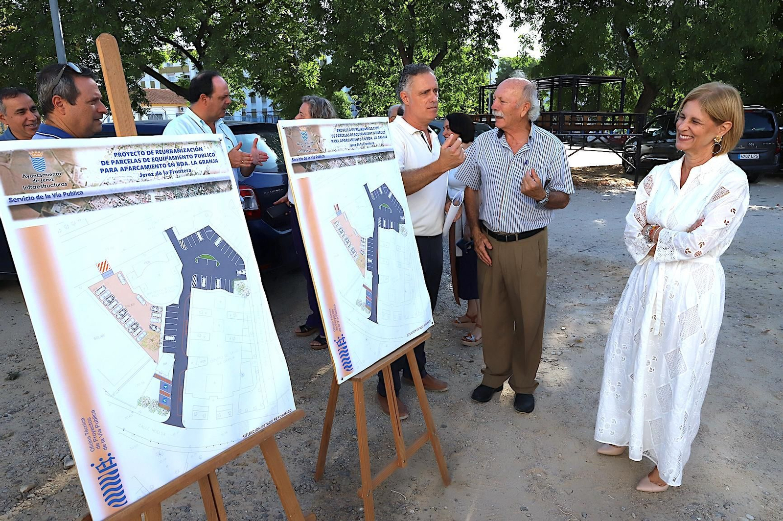 La alcaldesa, y representantes vecinales de La Granja.