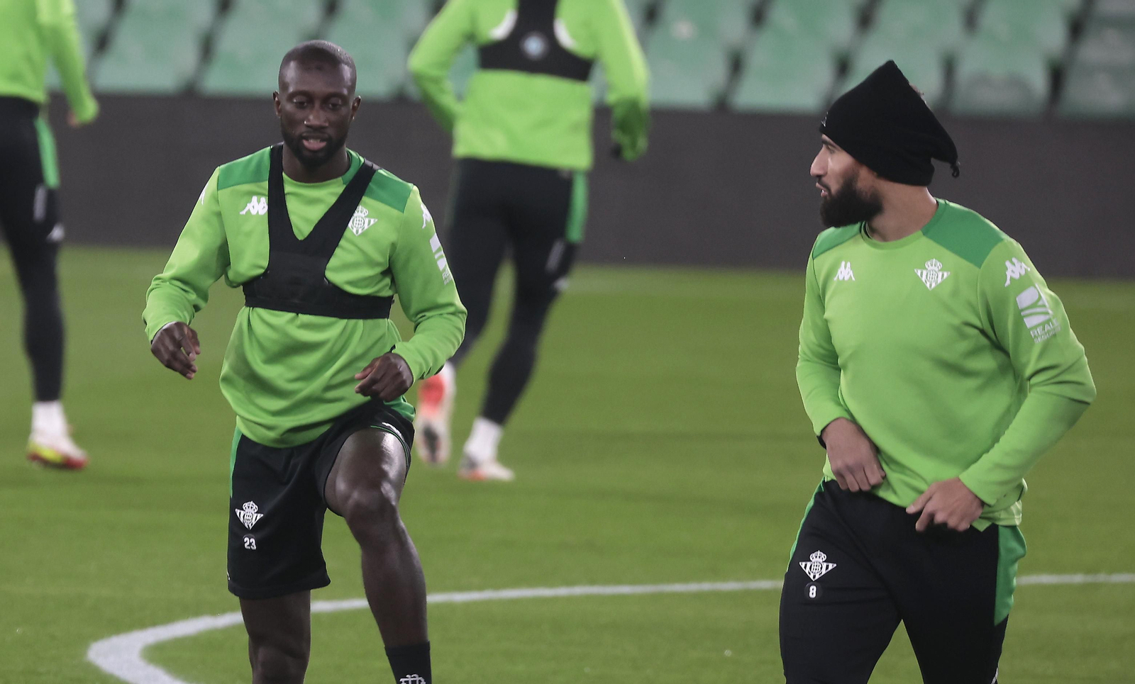 Fekir junto a Sabaly, en el entrenamiento de esta tarde.