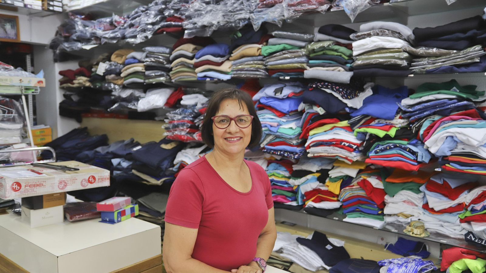 Clara Montiel, dueña de una tienda de ropa en el distrito. Clara Montiel, dueña de una tienda de ropa en el distrito.