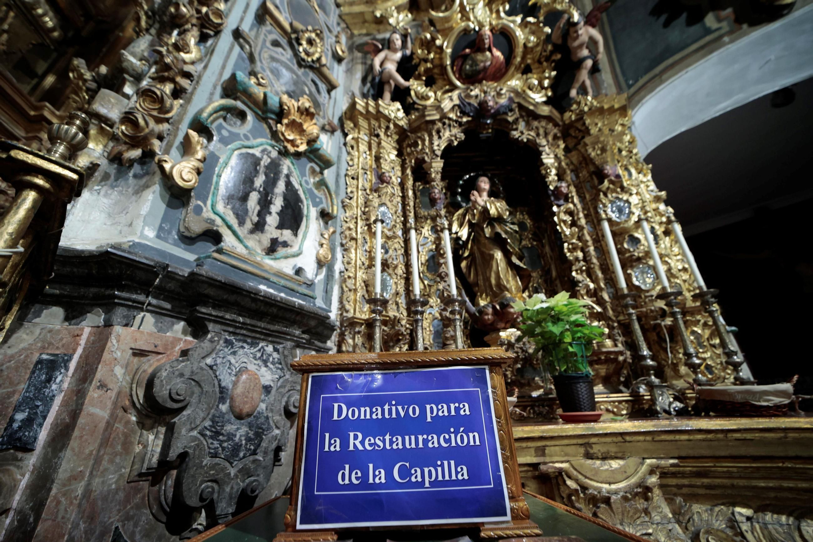 Cartel en la capilla pidiendo ayuda para la restauración.