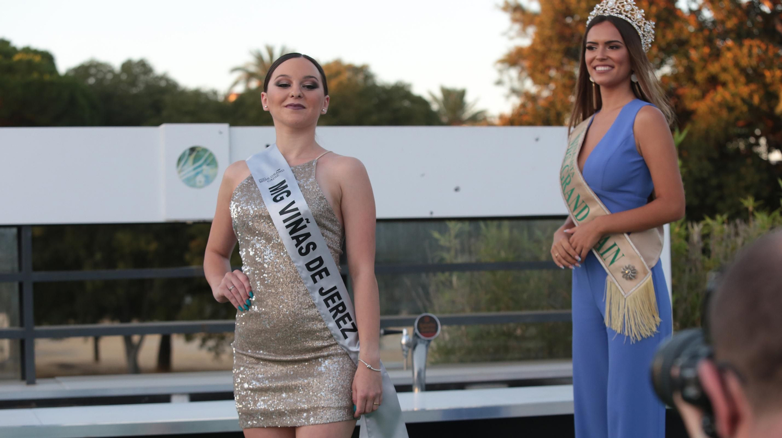 Miss Grand Viñas de Jerez: Gabriela Borrego Las aspirantes a Miss Grand Cádiz 2021 reciben sus bandas en el Hontoria