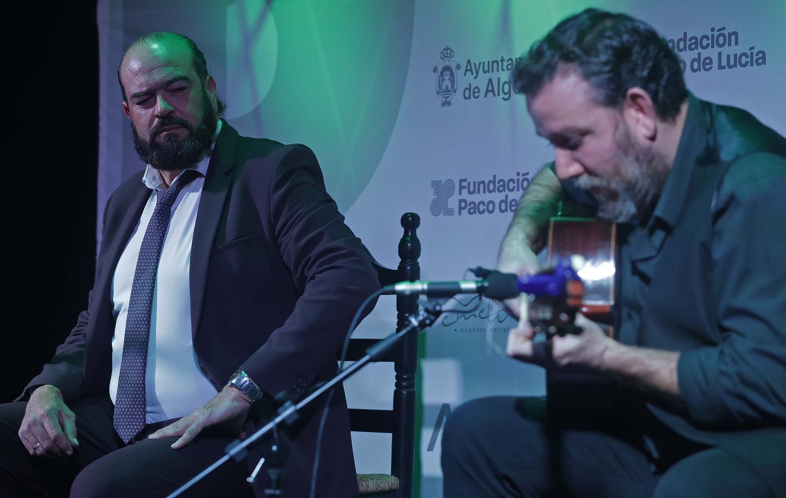 Fotos de la actuación de Miguel de Tena y Juan Gómez ‘‘Niño de la escalerilla’’ en el Centro de Interpretación 'Paco de Lucía' en Algeciras