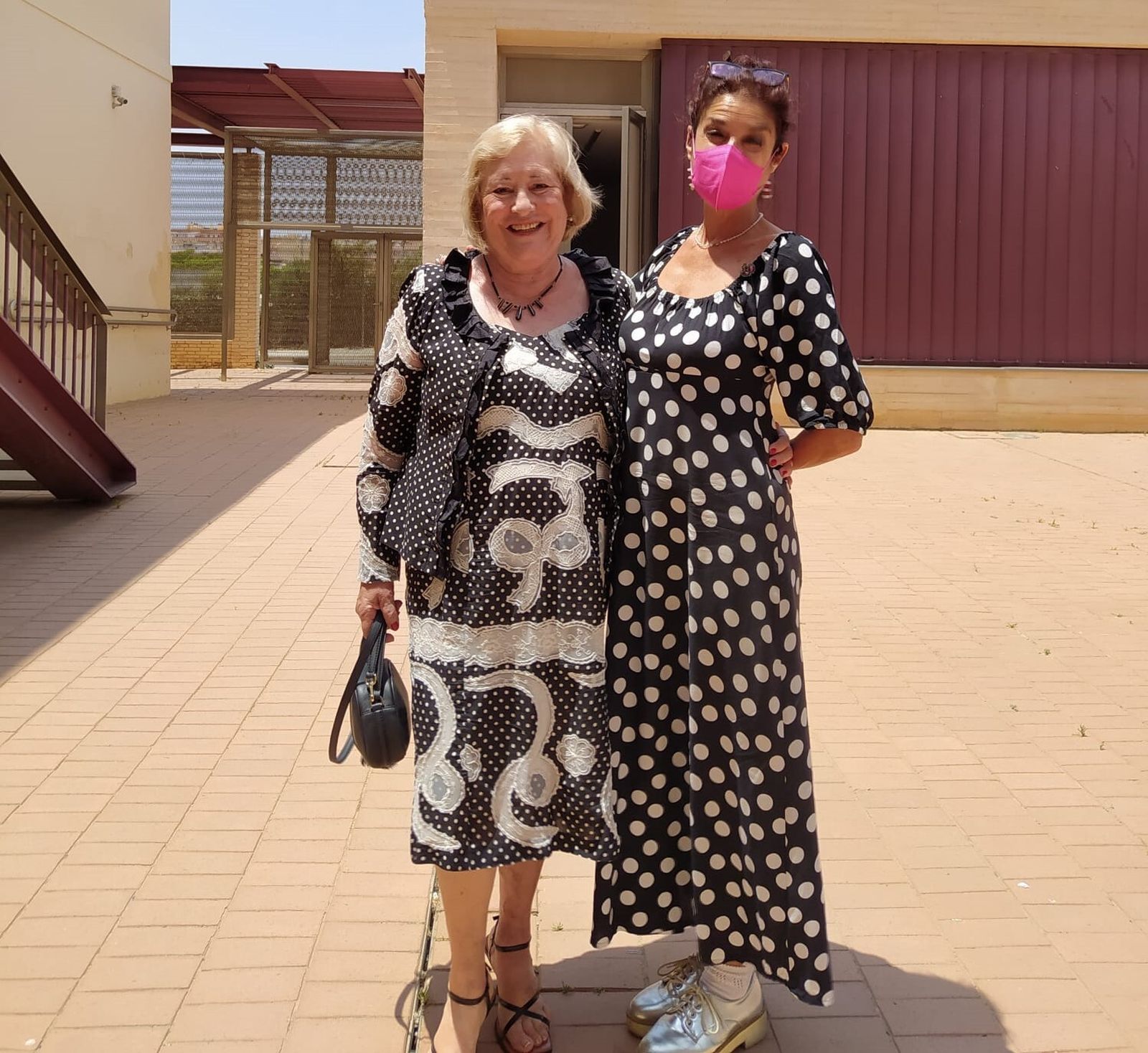 La historiadora María Carmen Martínez Sola con Carmen K. Salmerón.