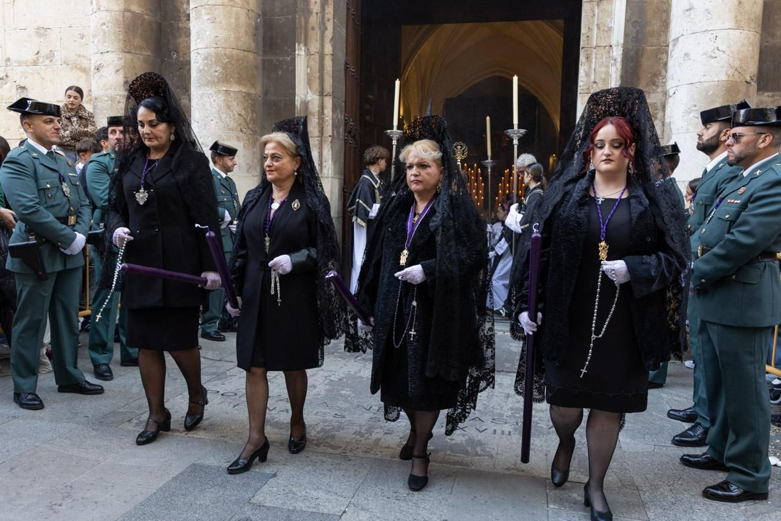 Las cofradías de la Vera Cruz, Expiración y Gran Poder lucen sus cortejos en la calle