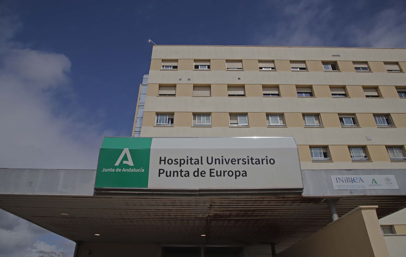 La entrada al Hospital Punta de Europa en Algeciras.