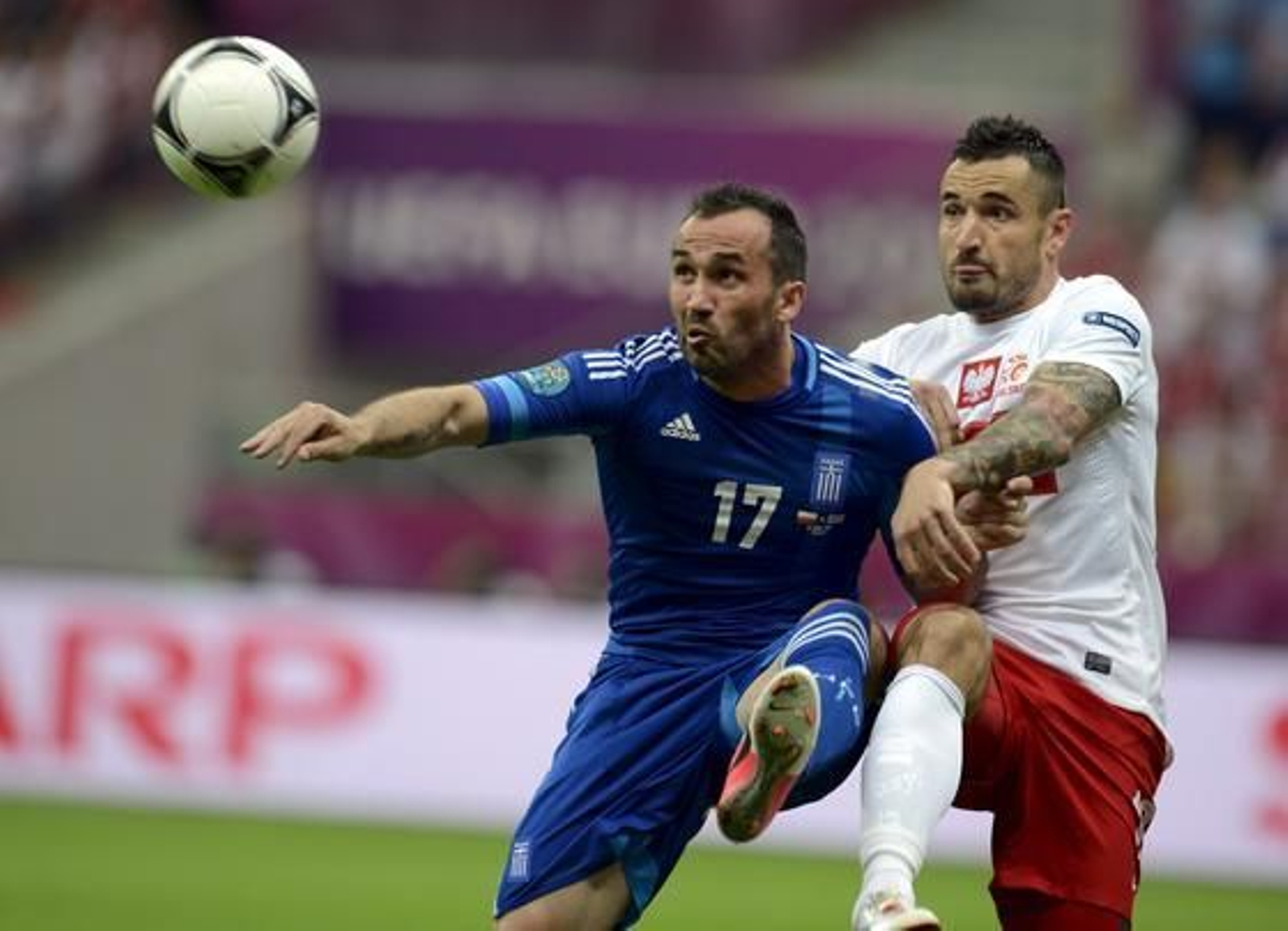 Polonia y Grecia empatan 1-1 en un interesante partido inaugural con dos expulsados, polémica y un penalti fallado.

Foto: EFE