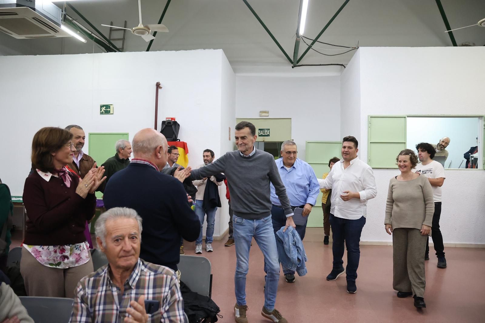 Antonio Maíllo a su llegada al centro social Lazareto.