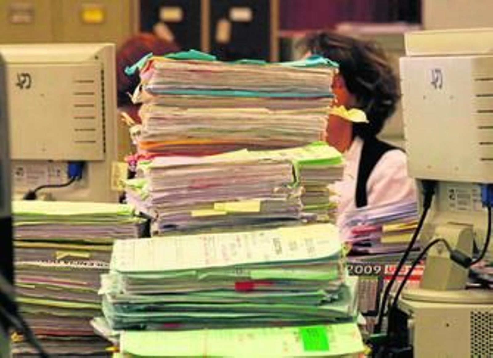 Expedientes acumulados en un juzgado de Huelva.