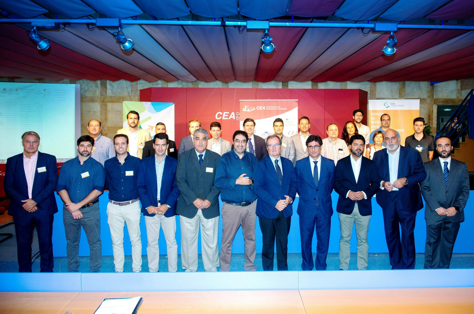 Algunos de los participantes en el foro celebrado en Sevilla.