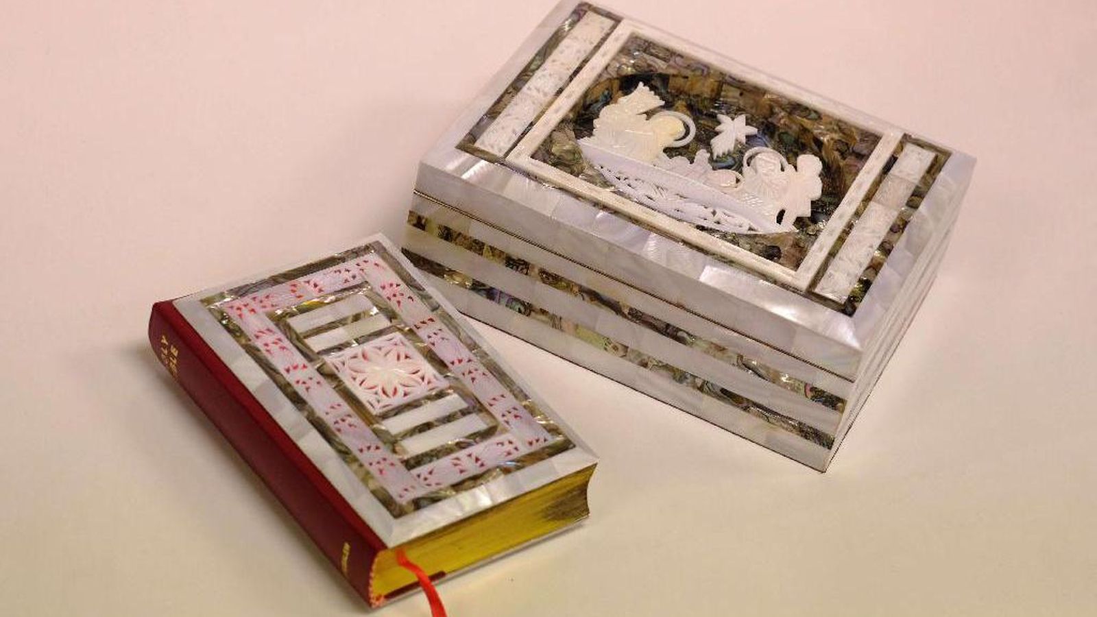 Hermoso regalo conmemorativo de la visita de Taleb Rifai.