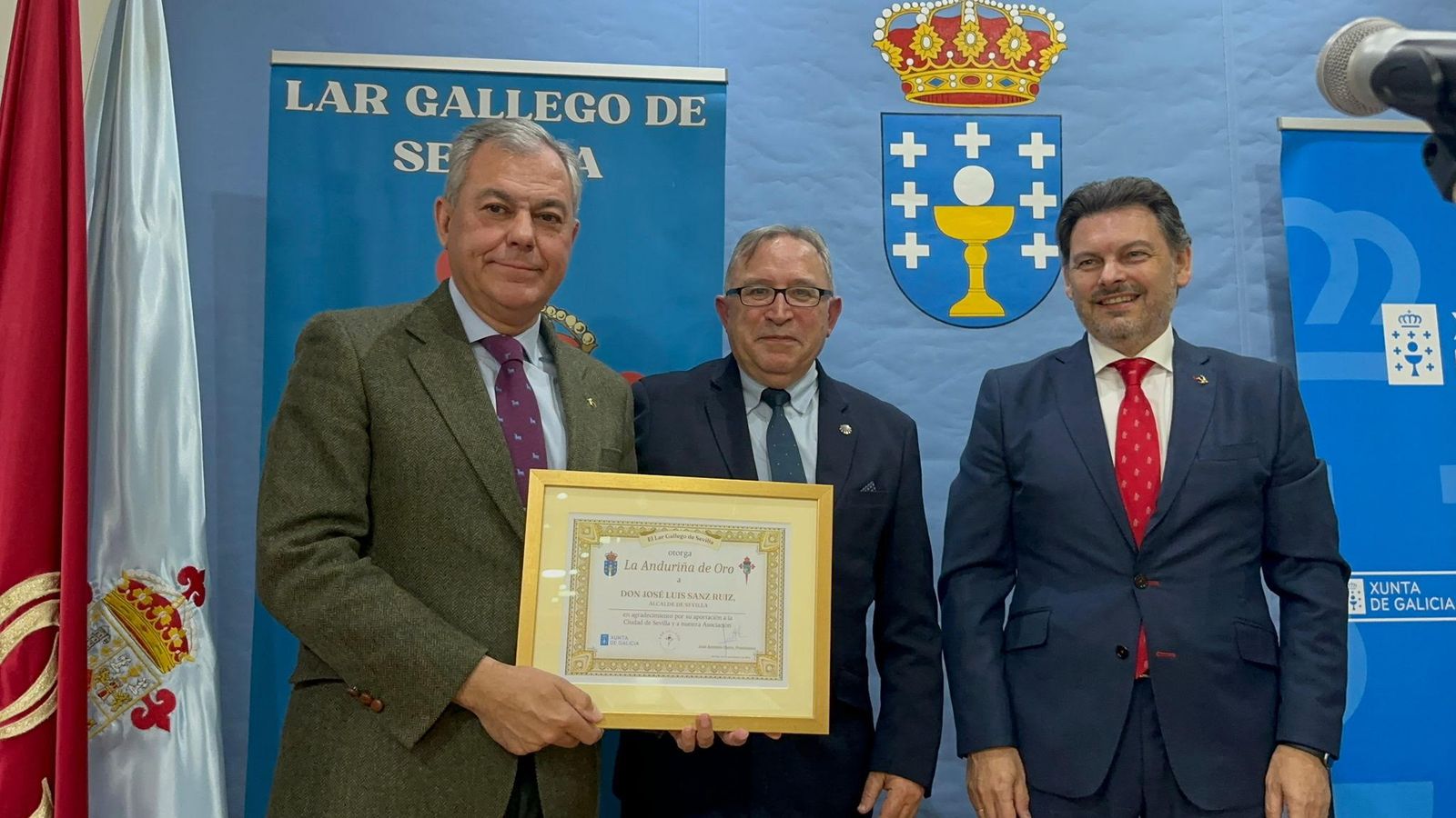 Anduriña de Oro al alcalde de Sevilla