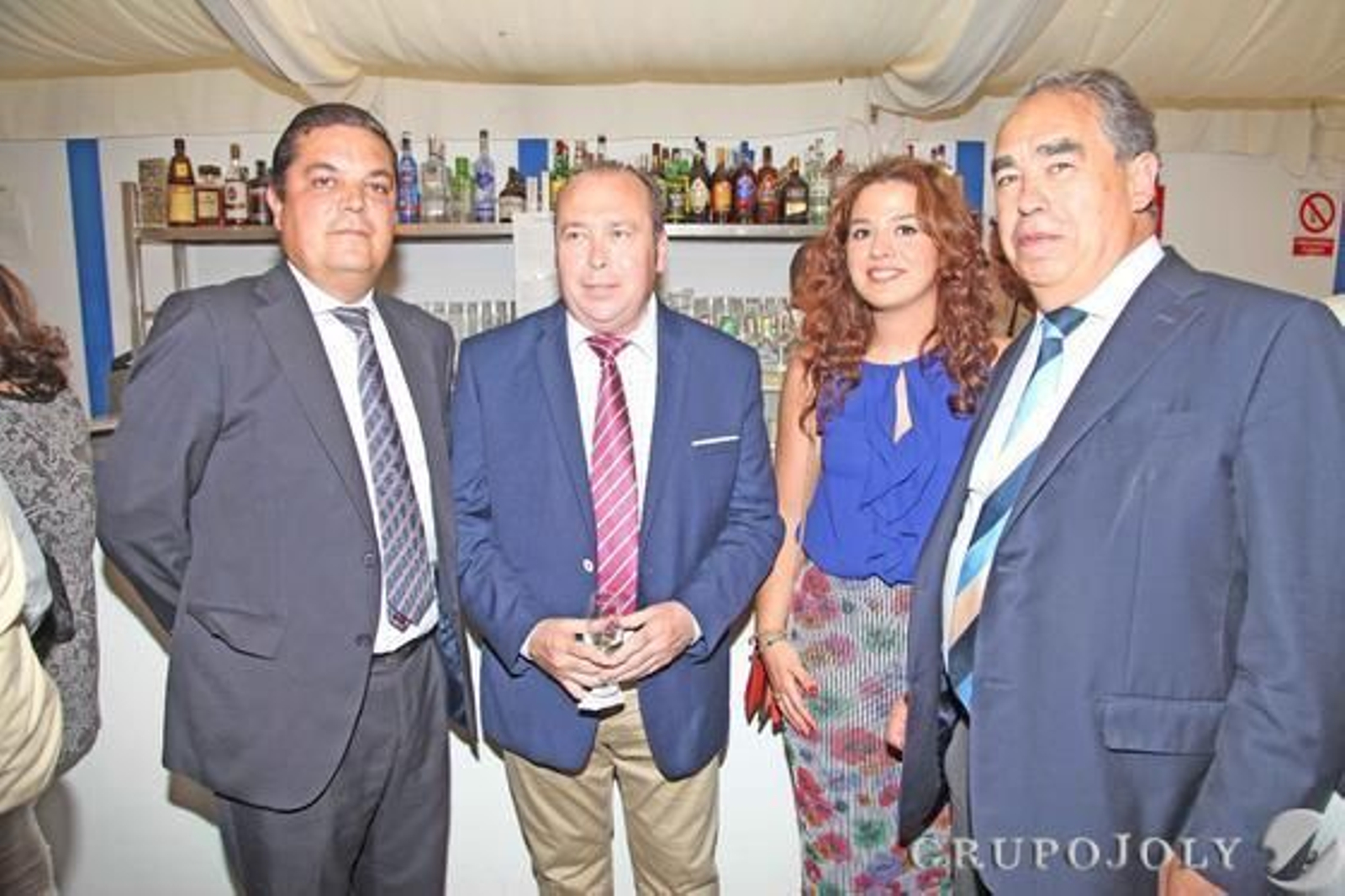 Fernando Andrés, consejero delegado de Solera Motor;y Constante Bueno, de la misma empresa, ayer en la caseta de Diario de Jerez junto al director comercial, Benjamín Sánchez, y Marisa López, del departamento comercial.

Foto: Vanesa Lobo