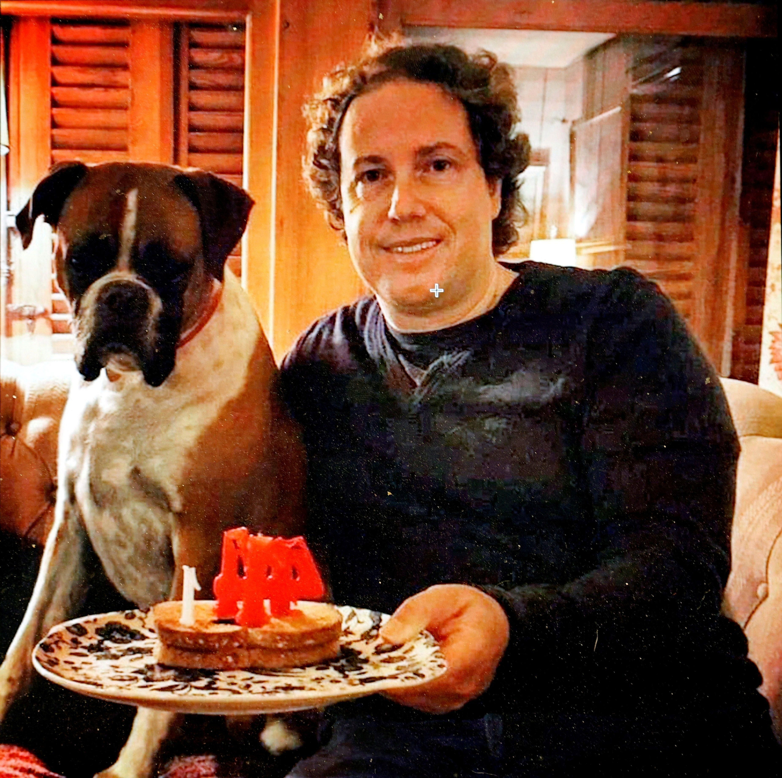 El expiloto valenciano Jorge Lis junto a su perro