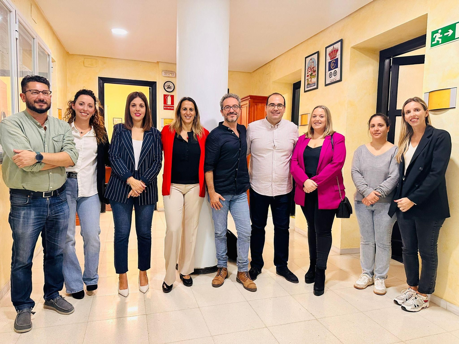 Dirigentes de IU en la sede de la Mancomunidad serrana.