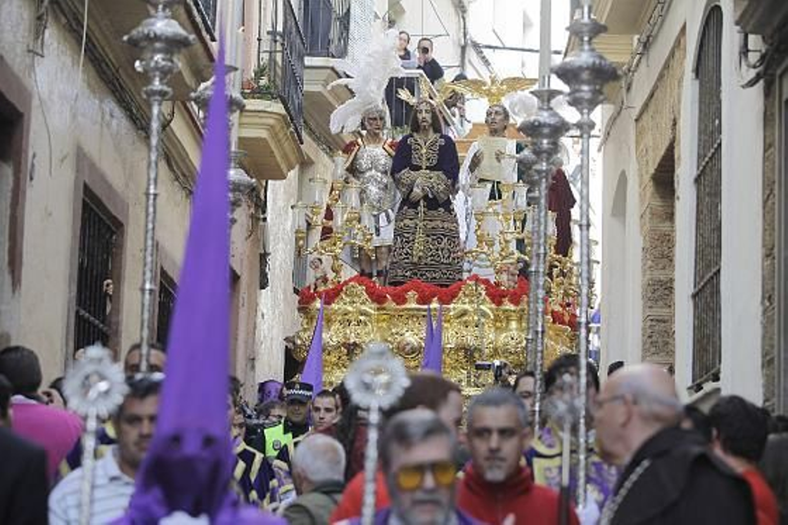 El barrio de La Merced vive su tarde grande con la salida de la Sentencia

Foto: Jesus Marin