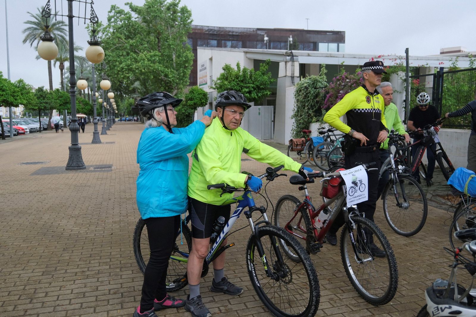 La 'bicifestación' para celebrar el Día de la Tierra en Córdoba, en imágenes