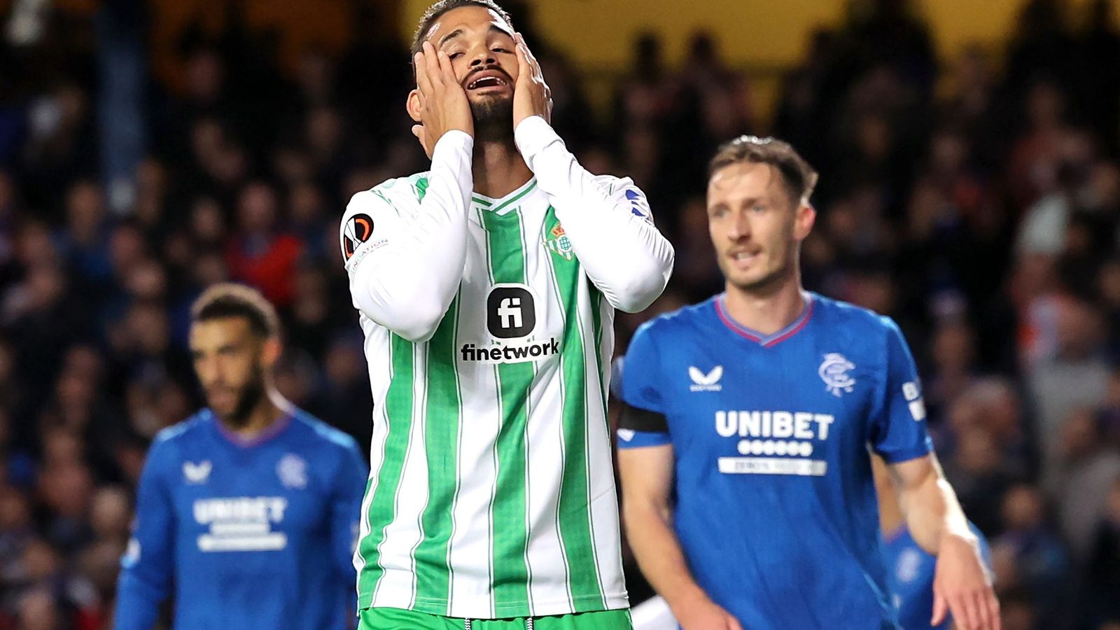 Willian José se lamenta por una ocasión fallada ante el Rangers.