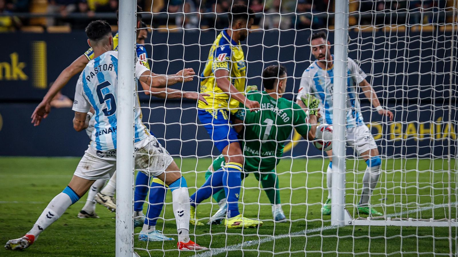 Búscate entre las imágenes del partido de futbol Cádiz CF - Málaga CF