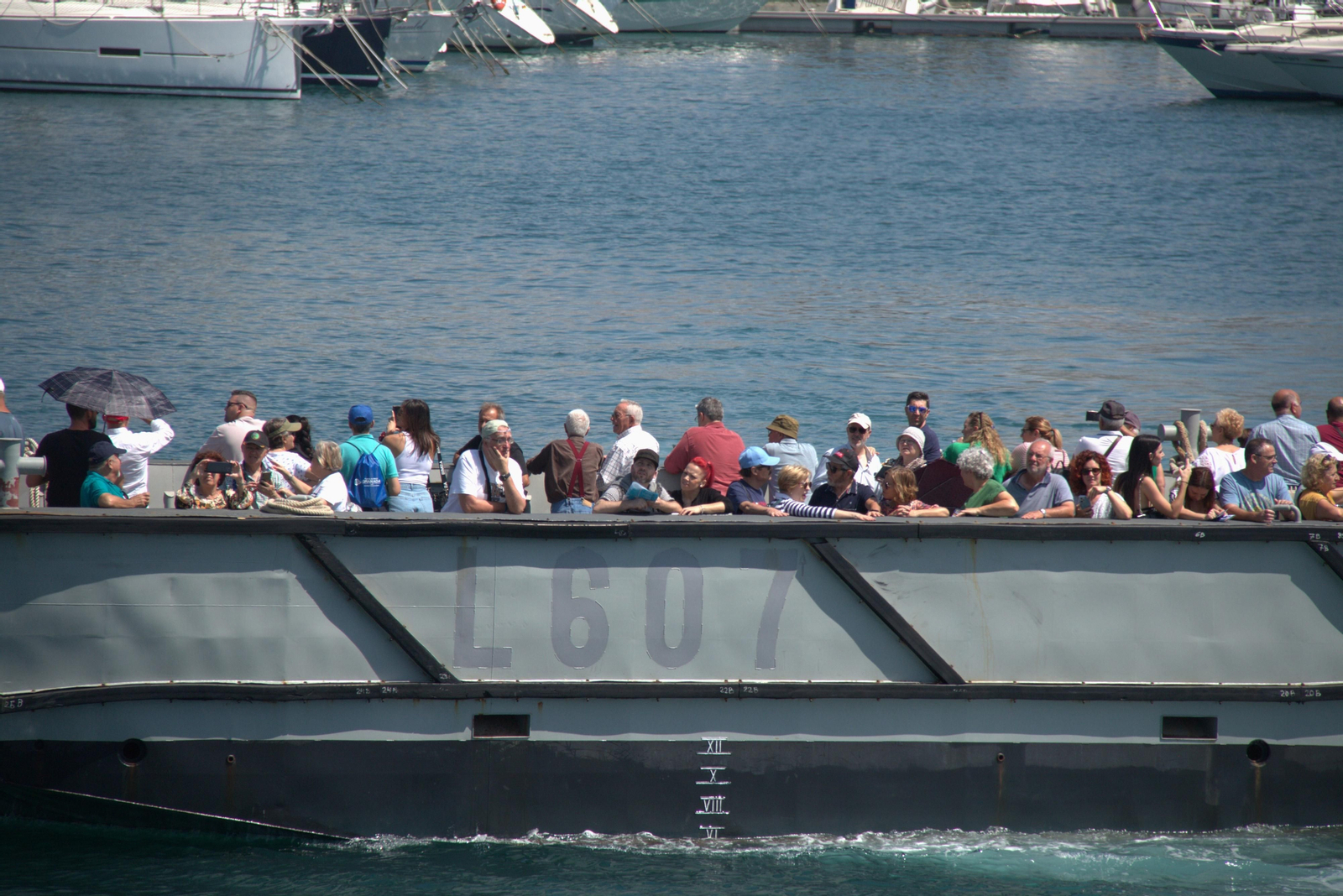 Éxito de participación para ver de cerca el despliegue de las Fuerzas Armadas en Motril