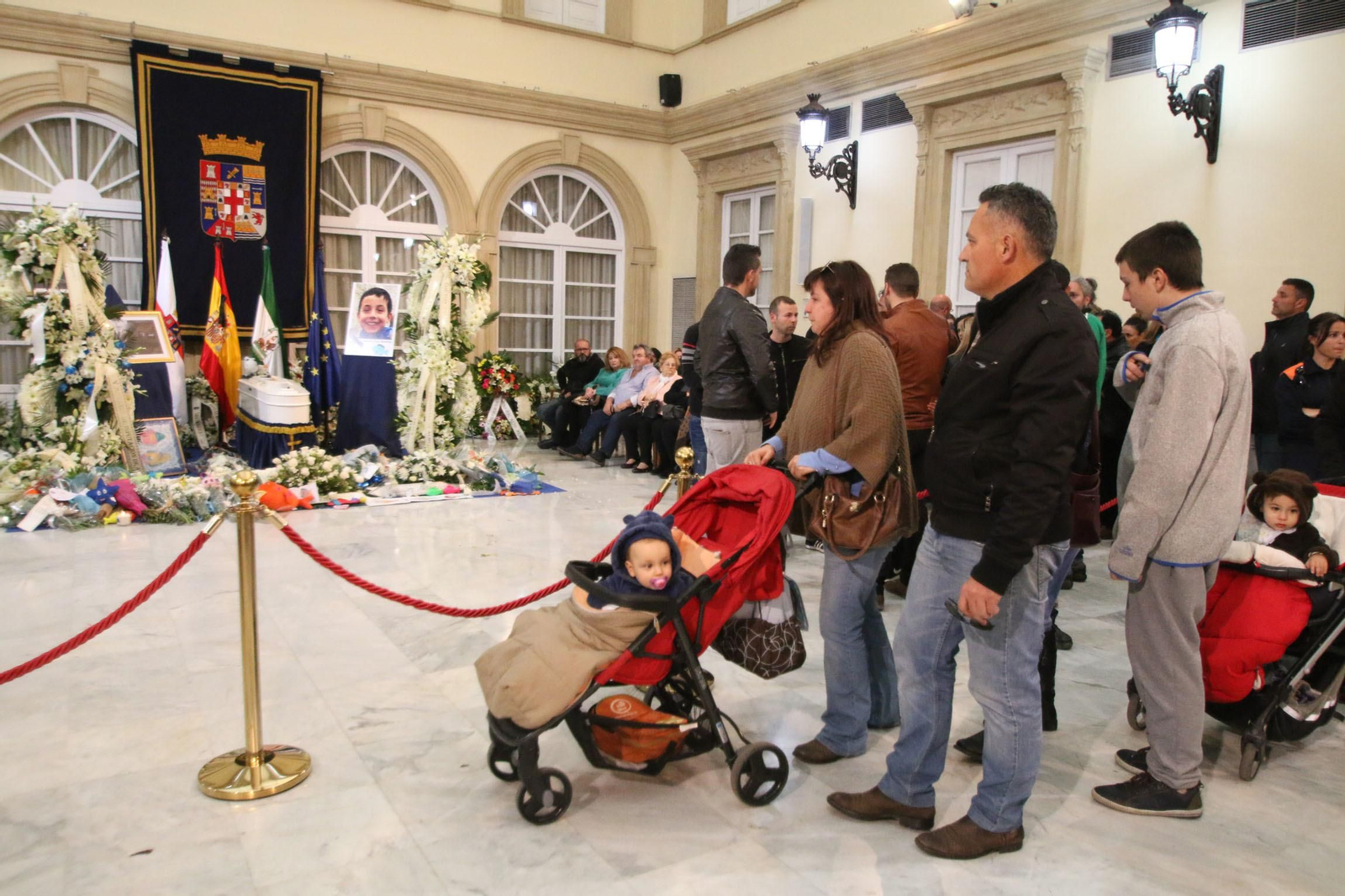 Las imágenes de la capilla ardiente por Gabriel