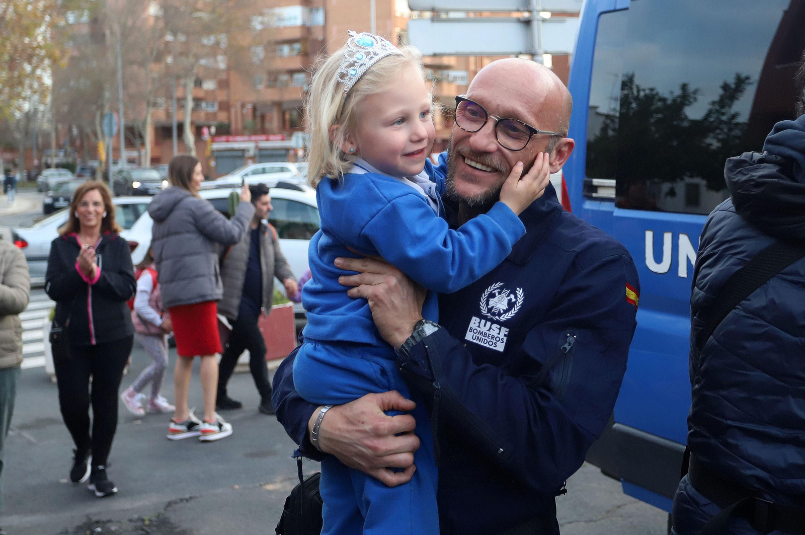 Imágenes del emotivo regreso de los Bomberos de Huelva tras sus labores de rescate en Turquía
