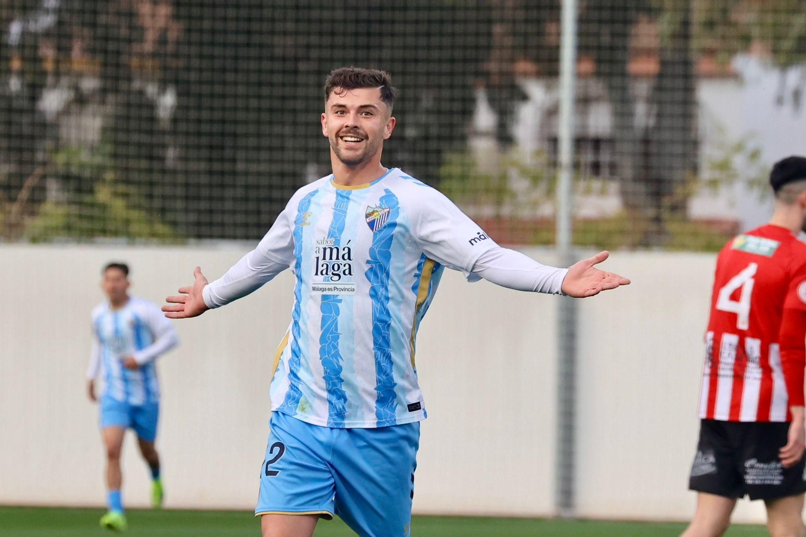 El Atlético Malagueño se da un festión ante el Porcuna para seguir líder (5-0)