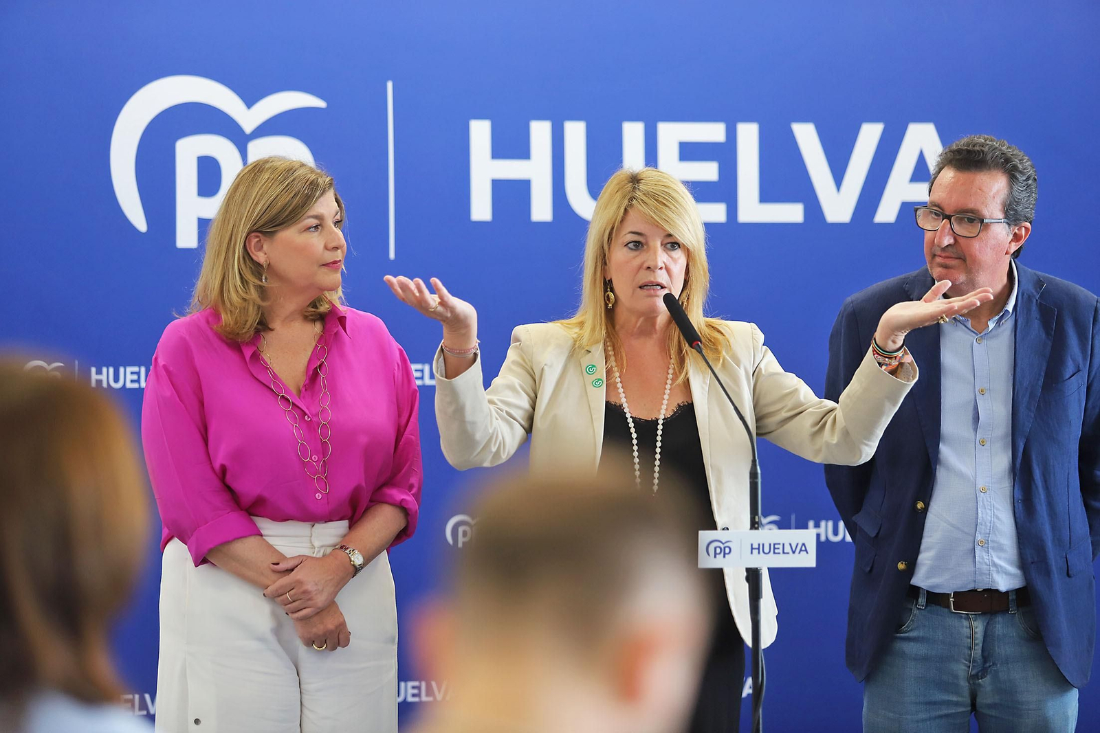 Imágenes del acto de inicio de campaña en la sede del PP