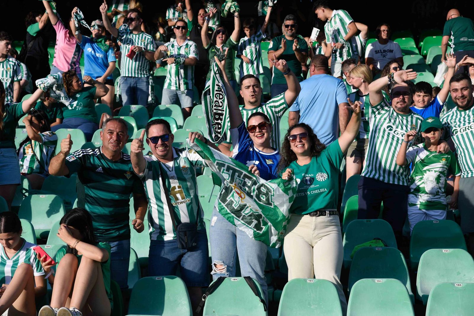 Las fotos de la afición del Betis en el Villamarín