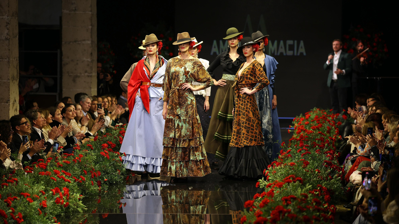 Desfile de Amparo Maciá en la Pasarela Flamenca Jerez Tio Pepe 2023