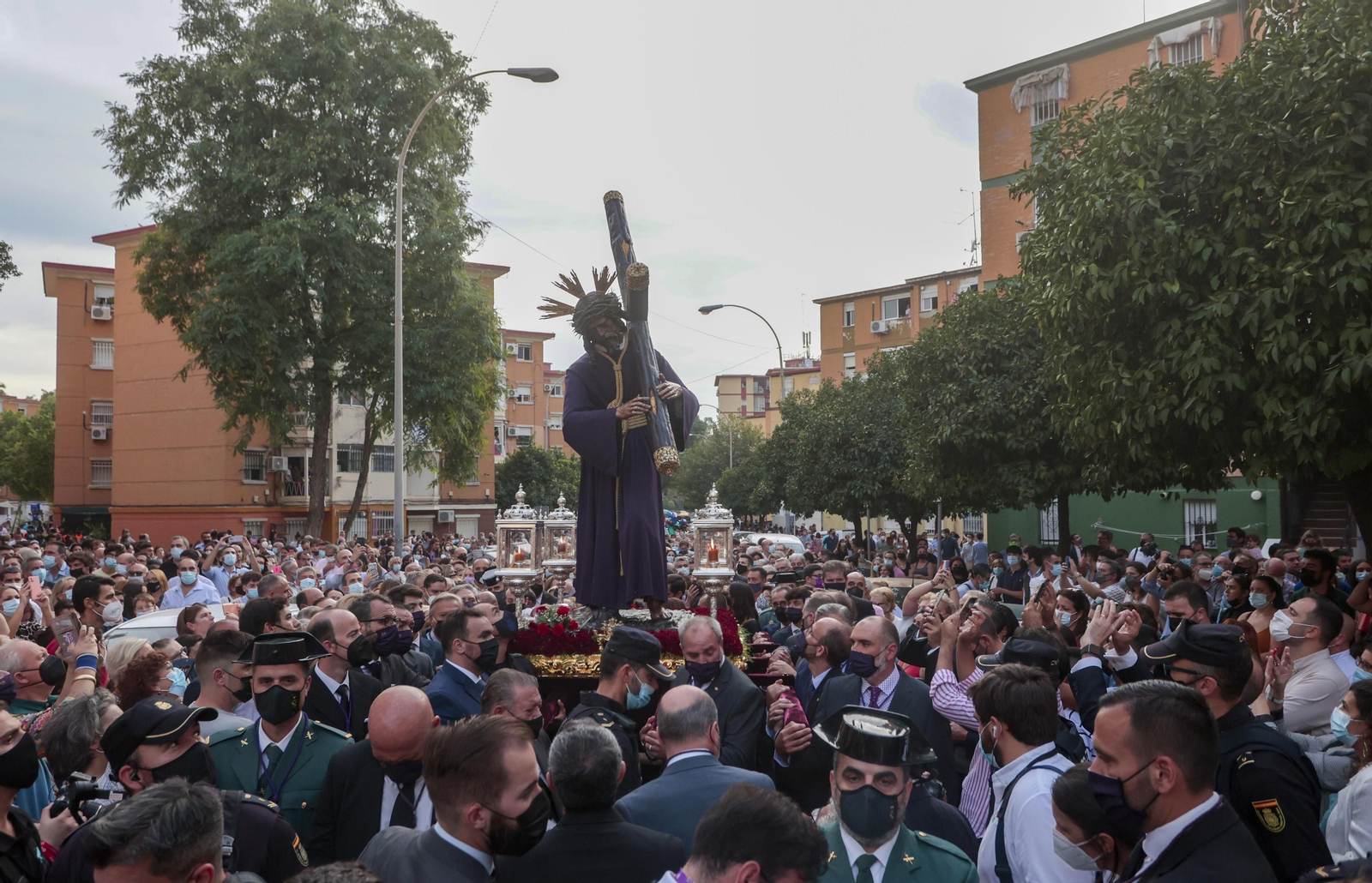 El Gran Poder en Tres Barrios en Santa Misión