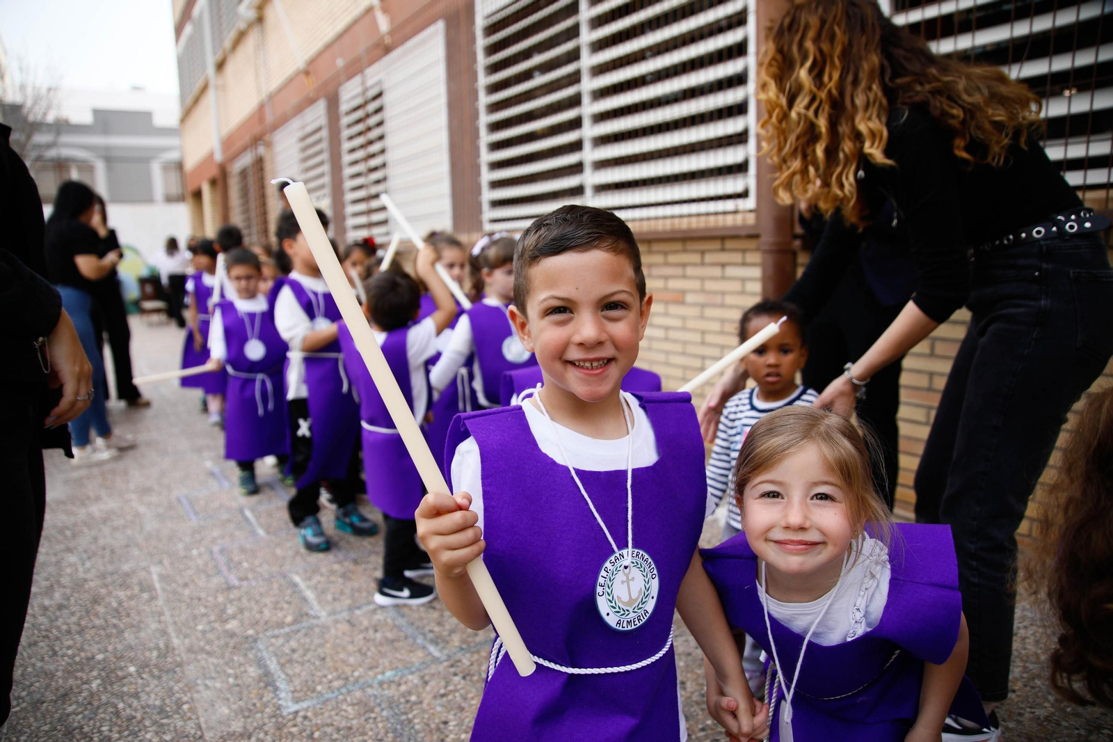 Las imágenes del CEIP San Fernando de El Zapillo de la ciudad de Almería en procesión en el viernes de dolores