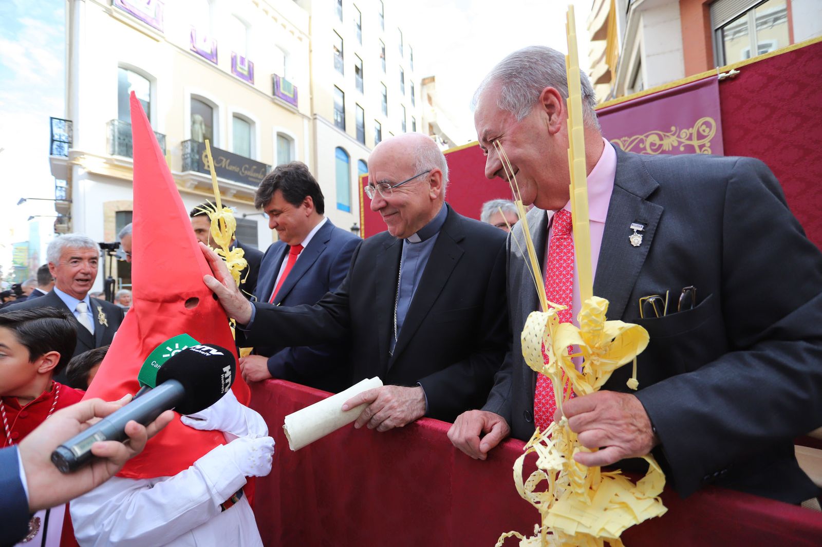 Las mejores imágenes de la hermandad de la Borriquita  de Huelva en el domingo de ramos 2019