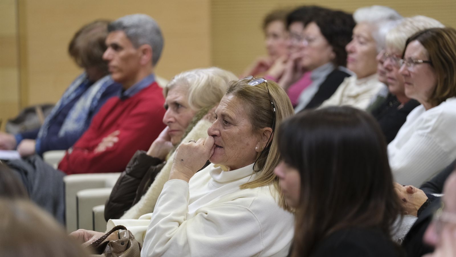 Imágenes del Diario de los Libros con la escritora ganadora del Premio Planeta 2022, Luz Gabás